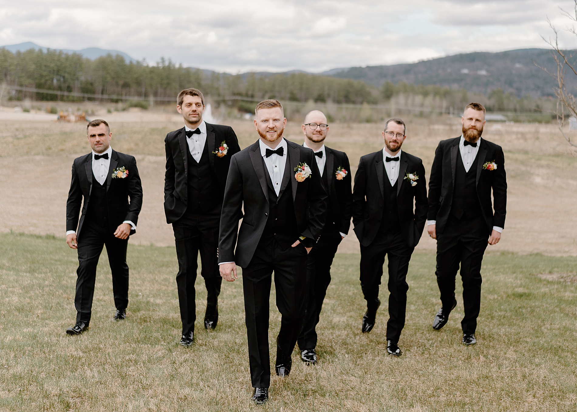 groom and groomsmen portraits 