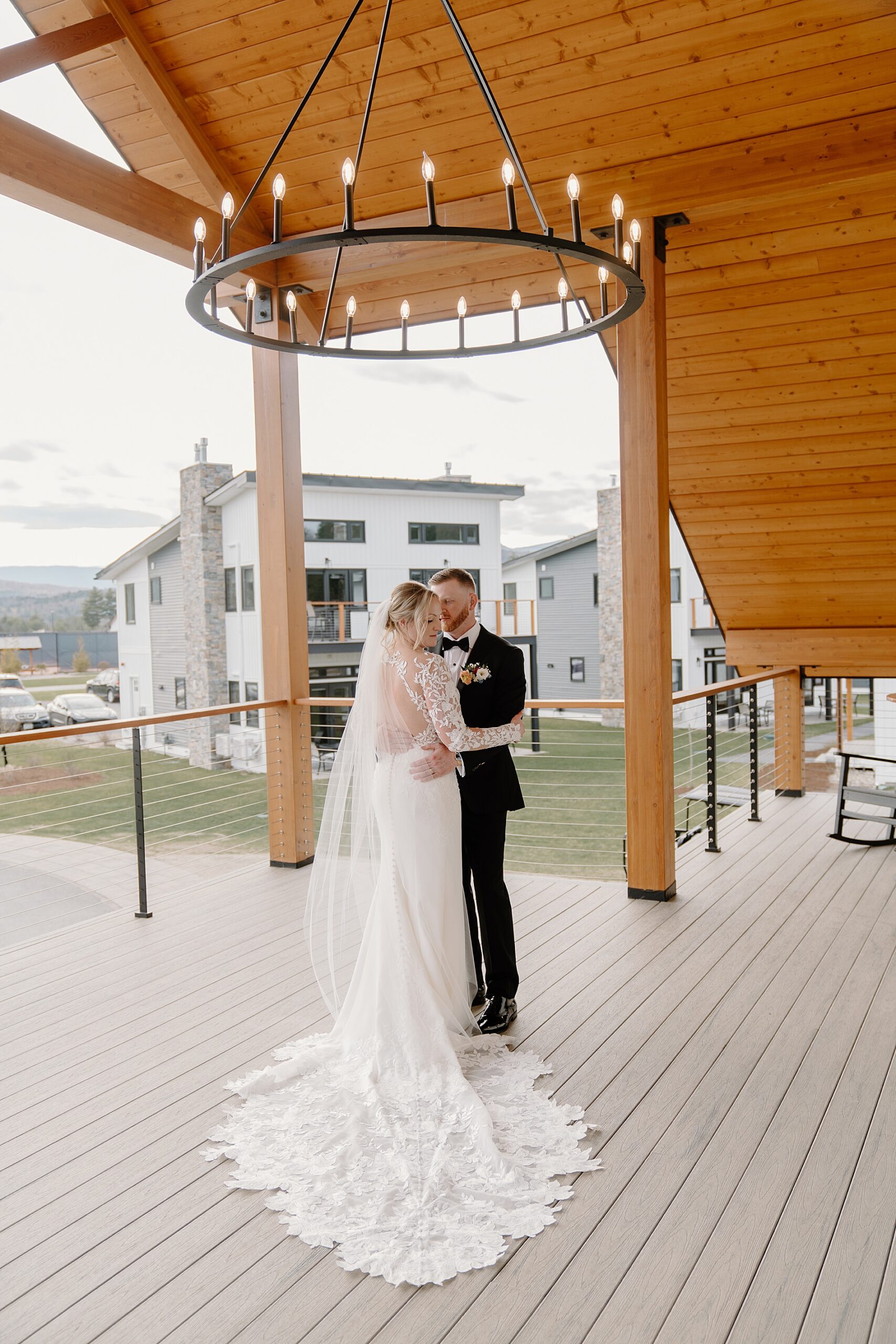 romantic wedding photos at Owl's Nest Resort Wedding 