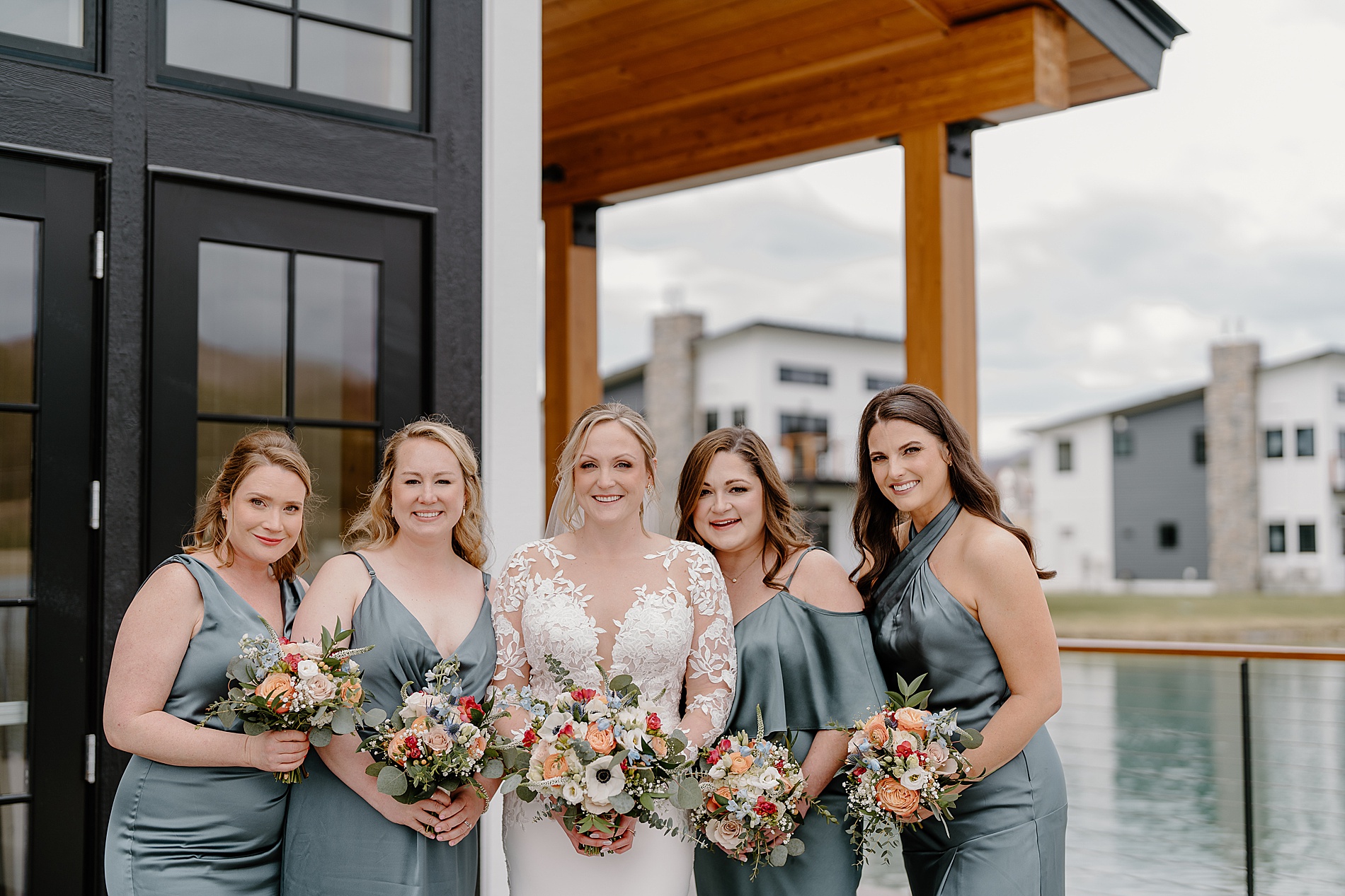 bride and bridesmaids 