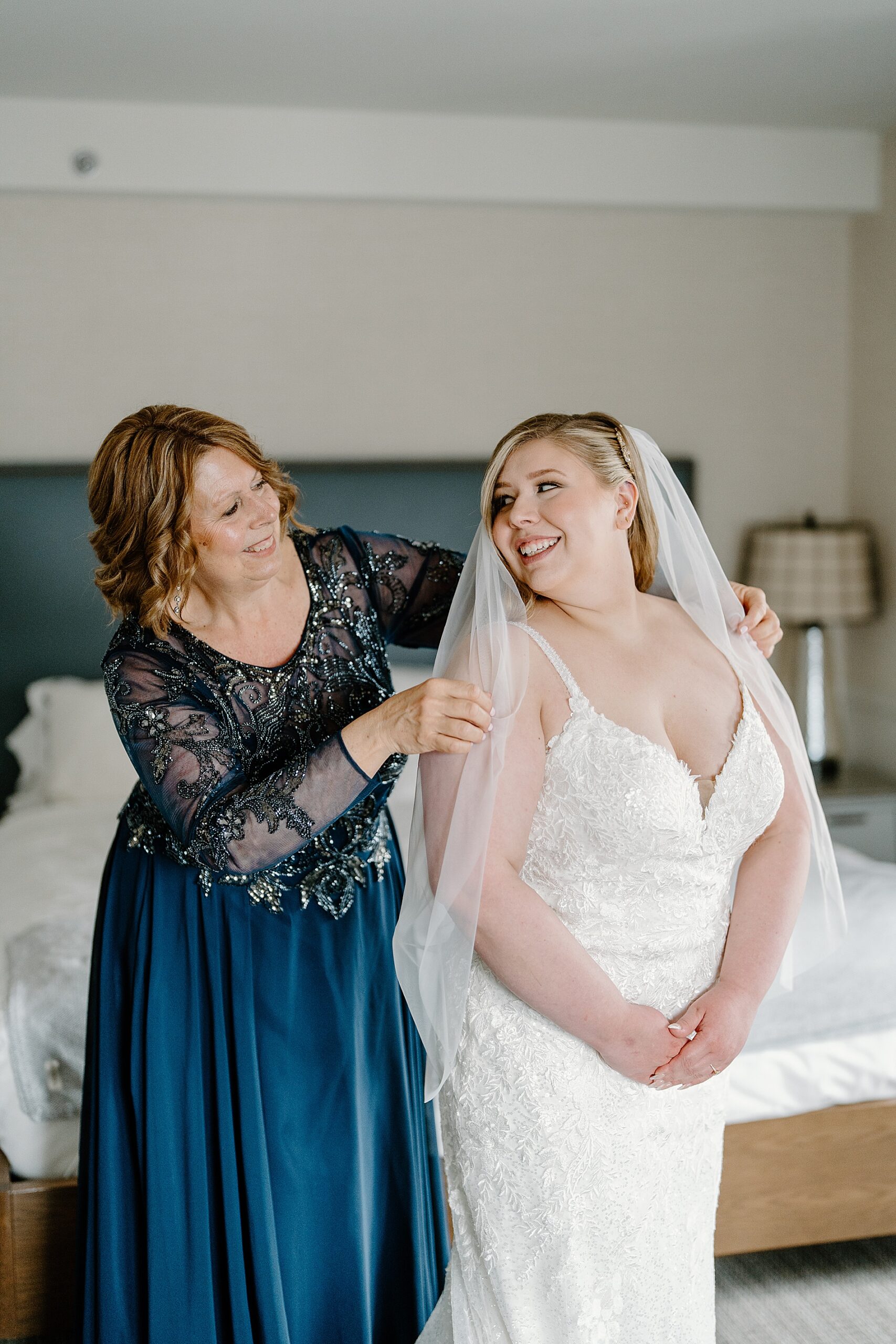 candid getting ready photos