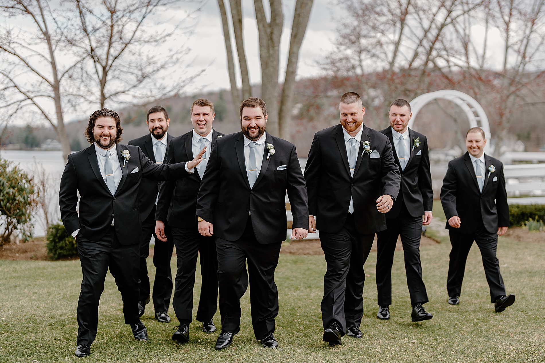groom and groomsmen portraits 